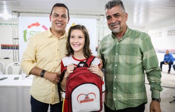 Prefeito Sivaldo Albino entrega requalificação de escola no Distrito de São Pedro