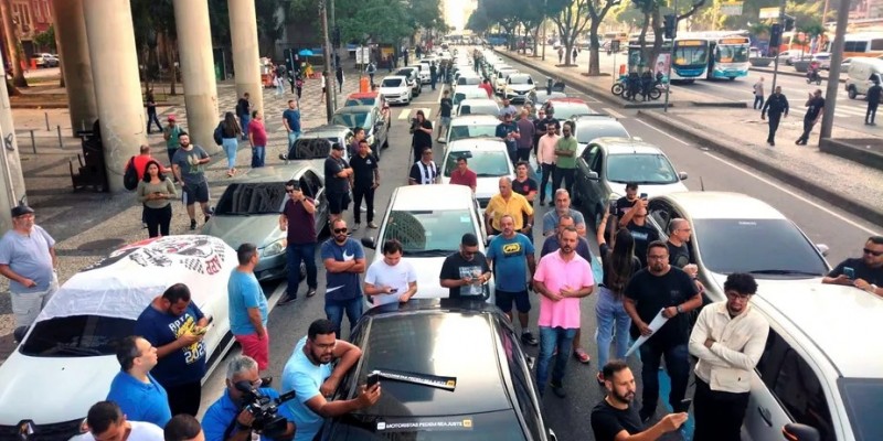 Além do Day Off, participantes do protesto estão pedindo que motoristas que continuam trabalhando não aceitem corridas abaixo de R$ 10