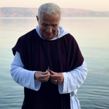 Padre Airton retorna à UTI uma semana após cirurgia no coração; religioso recebeu um marca-passo provisório