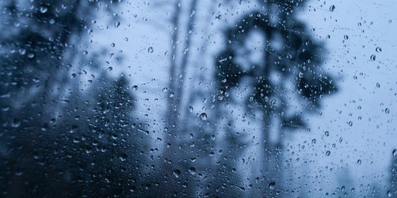 As chuvas ocorrem devido à influência dos sistemas meteorológicos Cavado e Vórtice Ciclônico de Altos Níveis (VCAN)