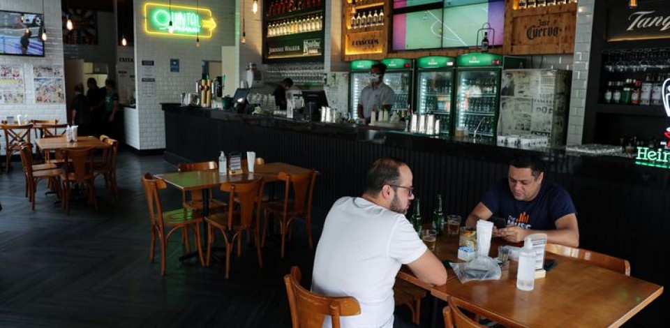 Horário de funcionamento de bares e restaurantes é ampliado em Pernambuco