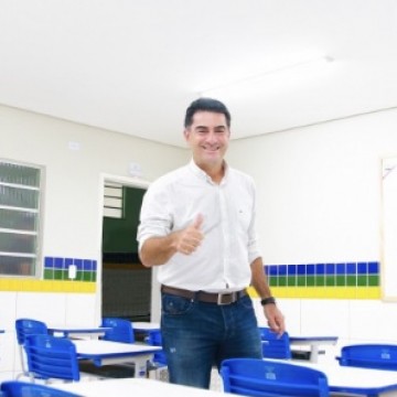 ‘Nossa meta é substituir o mobiliário de todas as escolas municipais ainda este ano’, diz Pimentel