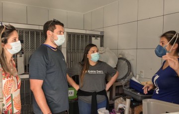 Deputado e vereadora visitam o Instituto Luisa Mell em busca de inspiração para construir abrigo público em Pernambuco