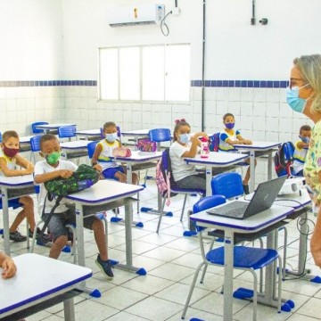Prefeitura do Recife anuncia contratação de 500 professores para a rede municipal de ensino