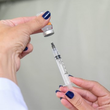 Cidades do Grande Recife agendam vacinas para pessoas a partir de de 60 anos