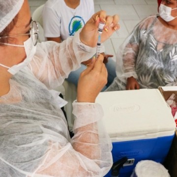 Prefeitura do Recife promove mutirão de vacinação contra Covid-19, gripe e sarampo em 11 locais neste sábado e domingo