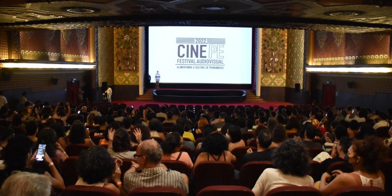 Os filmes podem participar das mostras de Curtas-Metragens Pernambucanos, Curtas-Metragens Nacionais e de Longas-Metragens, nas categorias ficção, animação ou documentário
