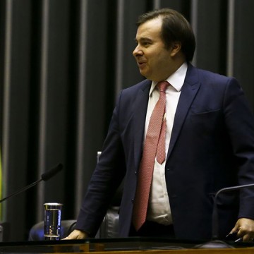 Rodrigo Maia diz que invasão do gabinete do senador FBC foi um “exagero”