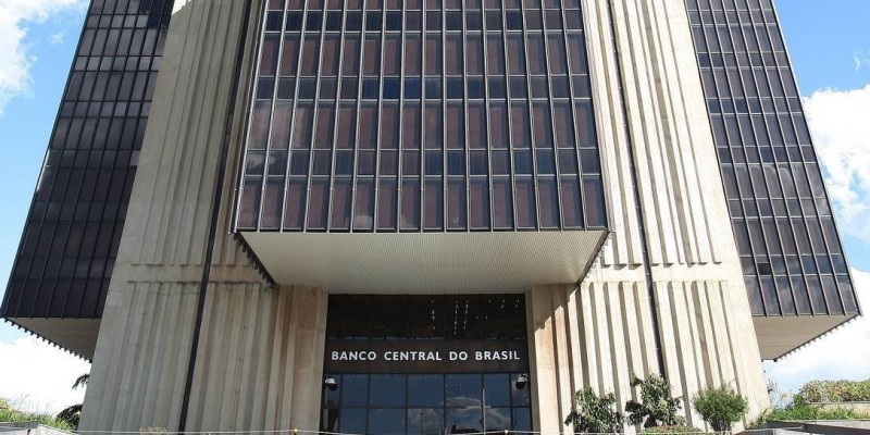 O projeto cria mandatos para o presidente e para os diretores do Banco Central