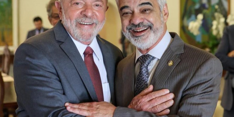 Coluna do sábado | O protagonismo de Humberto Costa na transição e a possibilidade de voltar a assumir um Ministério