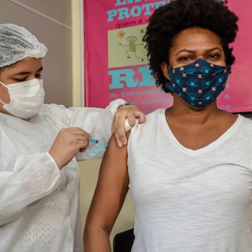 Camaragibe realiza mutirão de vacinação contra a Covid-19 para pessoas a partir dos 50 anos
