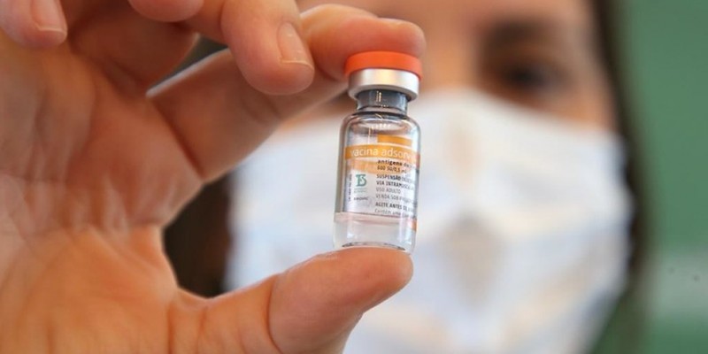 O processo de imunização é possível a partir desta quarta (26) diante da chegada de mais de 16 mil doses da vacina Oxford/AstraZeneca