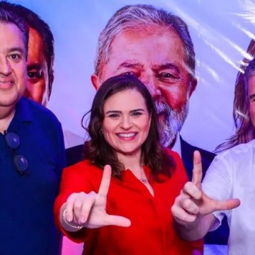 Chapa de Marília Arraes e Sebastião Oliveira combate Fake News
