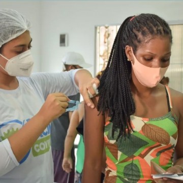 Prefeitura do Recife leva mutirão de vacinação para 11 localidades neste fim de semana