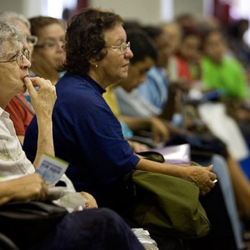 Cartilha alerta idosos sobre uso consciente de aposentadorias