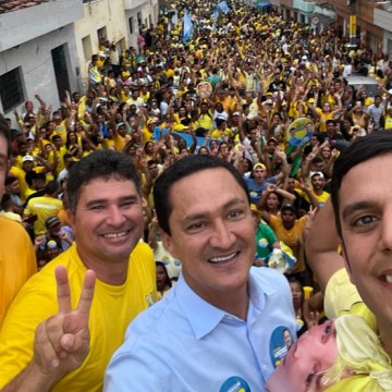 Prefeito de São Joaquim do Monte realiza ato de apoio aos seus candidatos