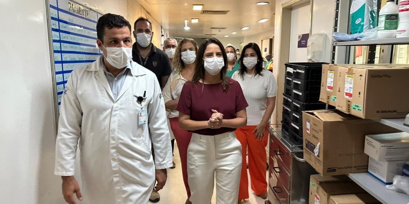 Raquel realiza visita ao Hospital da Restauração