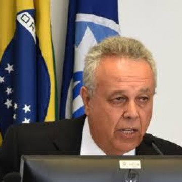  Advogados municipalistas homenageiam conselheiro Carlos Porto 