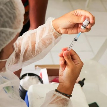 Prefeitura do Recife promove mutirão de vacinação contra covid-19 e gripe em 11 locais neste fim de semana