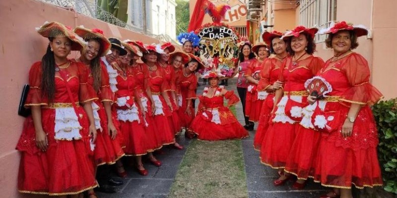 Com saudosismo, poesia e muita música, os tradicionais blocos líricos de Pernambuco seguem cantando e encantando multidões há mais de cem anos. O Bloco da Flores é um exemplo dessa tradição