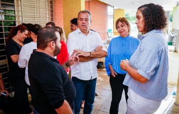 Danilo Cabral anuncia recursos e faz entrega