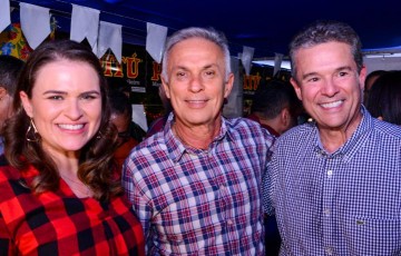 Marília Arraes é recebida por prefeito de Vitória de Santo Antão em festa junina
