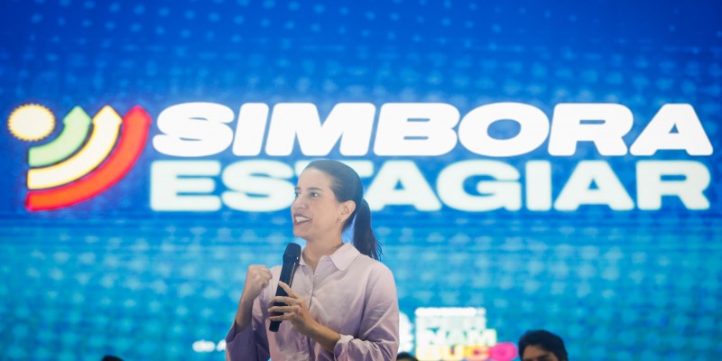 Programa lançado por Raquel Lyra garante mais de 26 mil oportunidades de estágio e aumento de até 48% no valor das bolsas