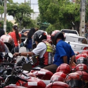 Prefeitura envia à Câmara PL que reduz alvará de taxistas e mototaxistas de R$ 138 para R$ 2,76 em Caruaru