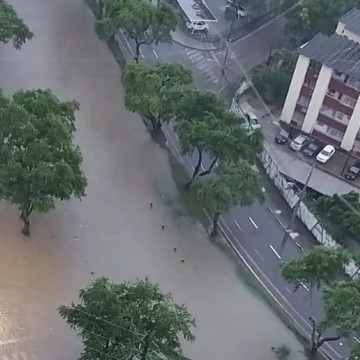 Novos deslizamentos de barreiras devido às chuvas em Pernambuco