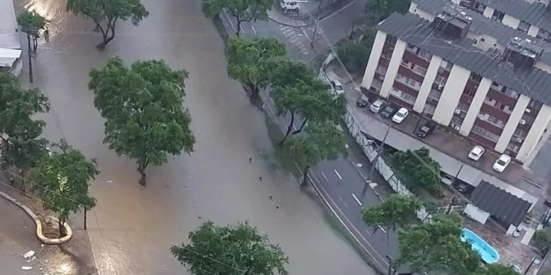Novos deslizamentos de barreiras devido às chuvas em Pernambuco
