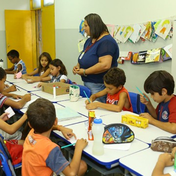 Secretária Ana Maraiza fala sobre transporte e situação de saúde nas escolas de Caruaru