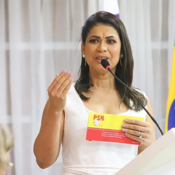 Aninha Araújo se filia ao PSB para disputar a prefeitura de Moreno 