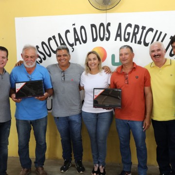 Deputada Alessandra Vieira realiza entrega de notebooks para associações de Taquaritinga do Norte
