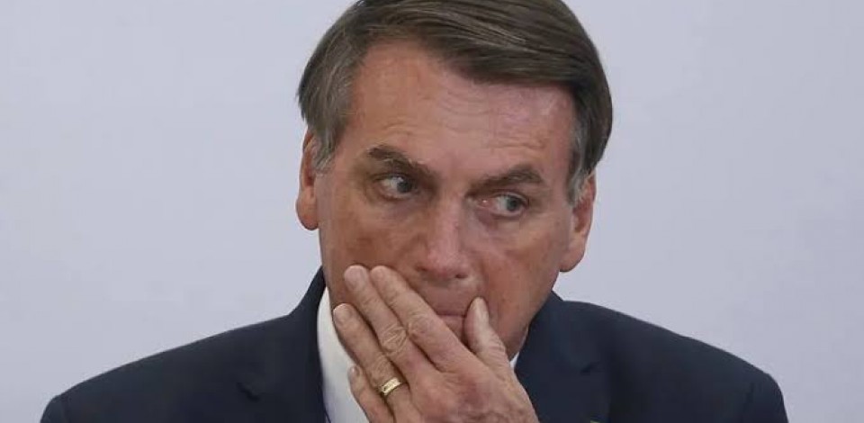 Bolsonaro recua e revoga trecho de MP que previa suspensão de contratos de trabalho por 4 meses