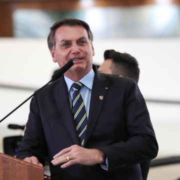 Bolsonaro sanciona PL que transfere saldos de assistência social