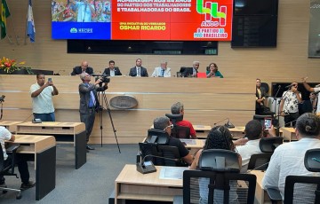 Câmara do Recife homenageia os 44 anos do PT 