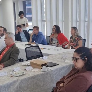 Ministra Luciana Santos e Pierre Lucena discutem potencialidades do Nordeste no Porto Digital