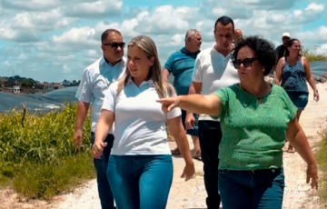 Em Vila Dois Carneiros, Clarissa Tércio denuncia risco de deslizamento de barreira e cobra providências 