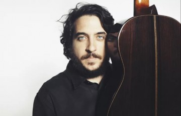 Gentil Assombro : o violão virtuosístico de João Camarero