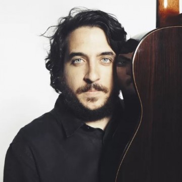 Gentil Assombro : o violão virtuosístico de João Camarero