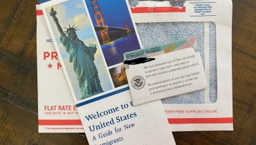 Imigrantes asilados ganham cartão de débito em Nova York