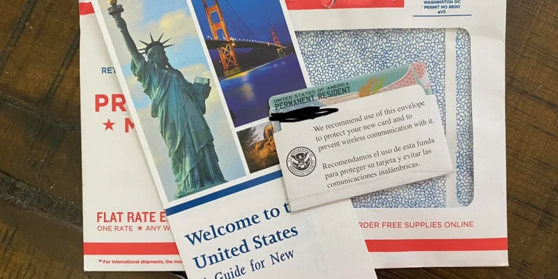 Nova York lança um programa que oferece cartões de débito a imigrantes requerentes de asilo.
