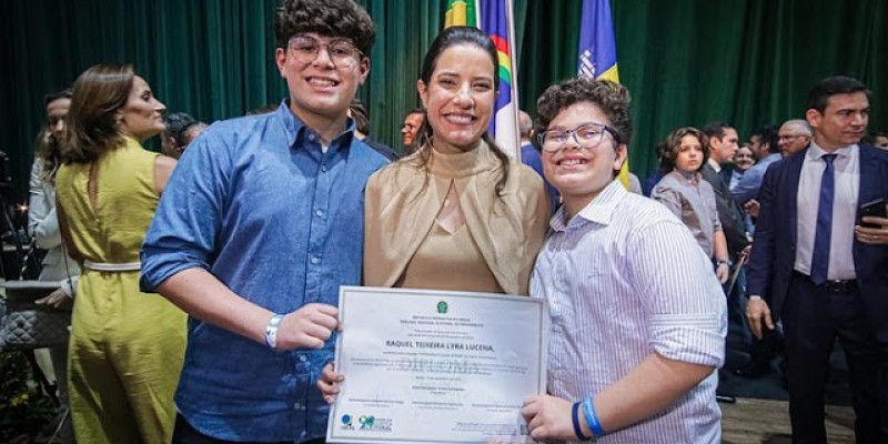 Também receberam os diplomas a senadora eleita Teresa Leitão (PT) e os deputados federais e estaduais eleitos