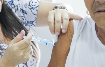 Prefeitura leva campanha de vacinação para o Shopping Serra Talhada