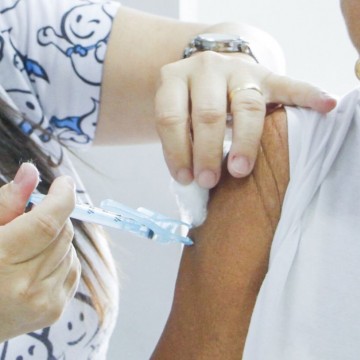 Prefeitura leva campanha de vacinação para o Shopping Serra Talhada