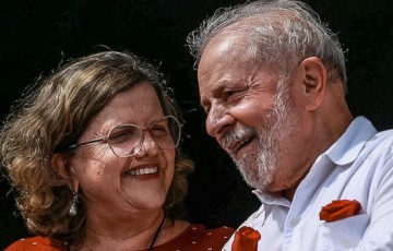 “A mais linda caminhada de Lula em Recife”, afirma Teresa Leitão sobre a visita dele ao Estado