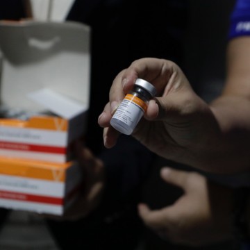 Pernambuco adquire 4 milhões de doses da vacina Sputnik V e anuncia vacinação de idosos acima de 70  anos
