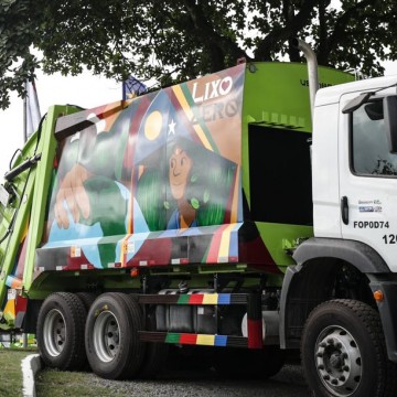 Recife recebe novos caminhões galerias para coleta de lixo