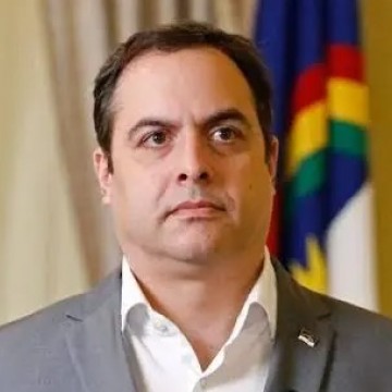 Paulo Câmara marca presença em posse do defensor público-geral de Pernambuco