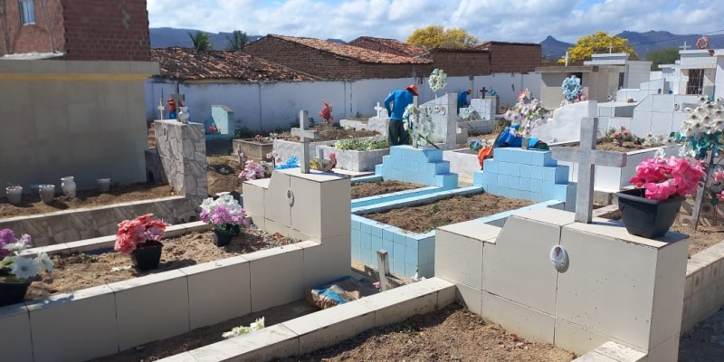 Secretaria de Serviços Públicos e Sustentabilidade intensifica ações de limpeza nos cemitérios